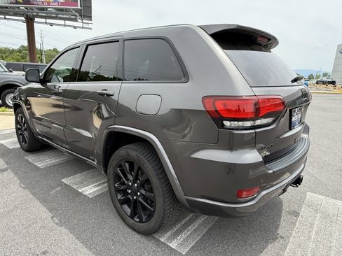 Used 2021 Jeep Grand Cherokee Laredo X AWD/4WD image 7