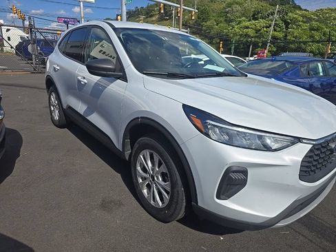 Used 2025 Ford Escape Active AWD/4WD image 2