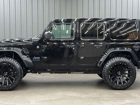 Used 2025 Jeep Wrangler Unlimited Sahara w/ Safety Group AWD/4WD image 2