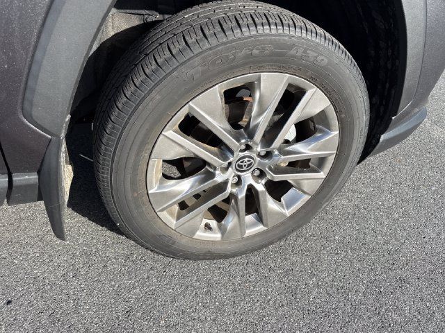 Used 2021 Toyota RAV4 Limited AWD/4WD image 11