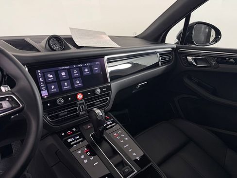 Certified 2026 Porsche Macan AWD/4WD image 24