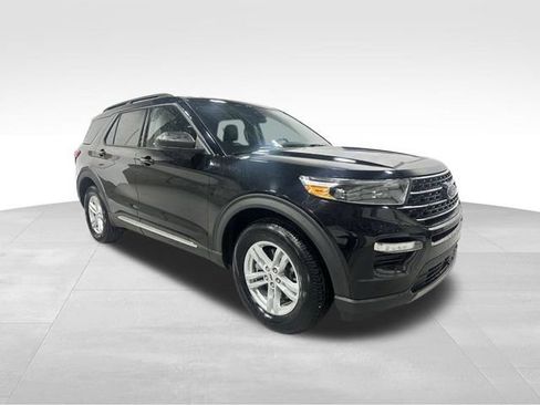 Used 2020 Ford Explorer XLT w/ Equipment Group 202A AWD/4WD image 3