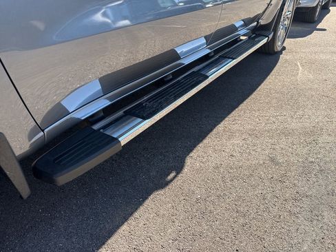 Used 2019 Chevrolet Silverado 1500 High Country w/ High Country Premium Package image 16