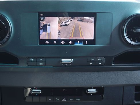 Used 2024 Mercedes-Benz Sprinter 2500 image 18