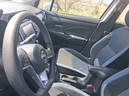 Used 2025 Nissan Versa SV image 14