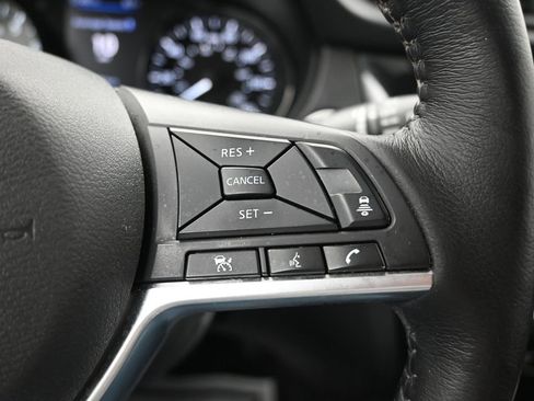 Used 2018 Nissan Rogue SV w/ Premium Package image 26