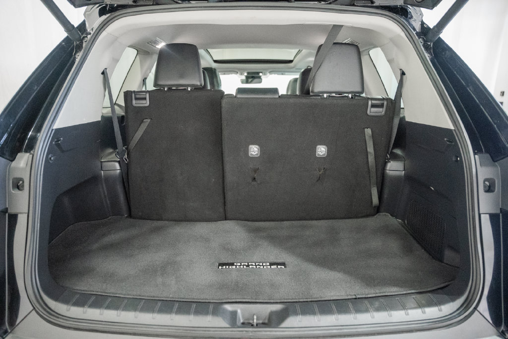 Used 2025 Toyota Grand Highlander AWD image 8