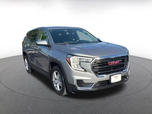 Used 2024 GMC Terrain SLE FWD image 3