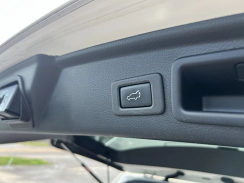 Used 2016 Subaru Forester 2.5i Touring w/ Eyesight & Navigation System AWD/4WD image 28