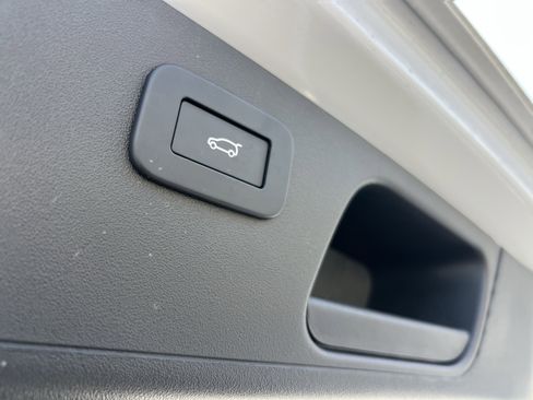 Used 2024 Jaguar E-PACE R-Dynamic SE image 37