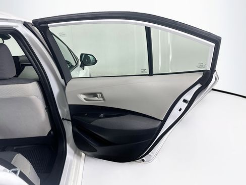 Used 2025 Toyota Corolla LE FWD image 28