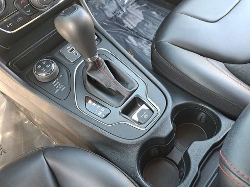 Certified 2022 Jeep Cherokee Trailhawk w/ Comfort/Convenience Group image 27