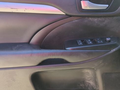 Certified 2019 Toyota Highlander XLE FWD image 11