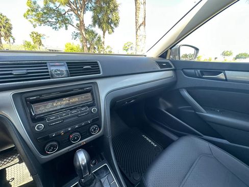 Used 2014 Volkswagen Passat 1.8T Wolfsburg Edition image 30