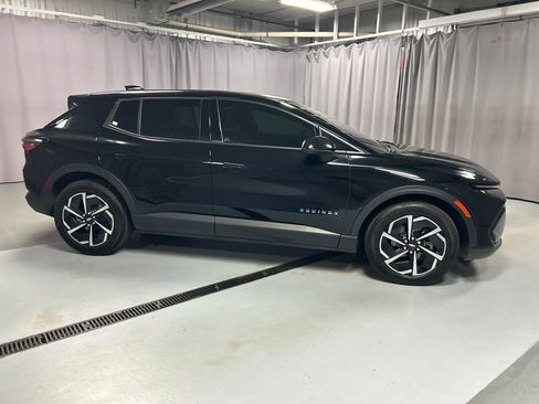 Used 2025 Chevrolet Equinox EV LT FWD image 8