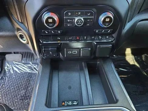 Used 2022 GMC Sierra 3500 AT4 w/ AT4 Preferred Package image 17