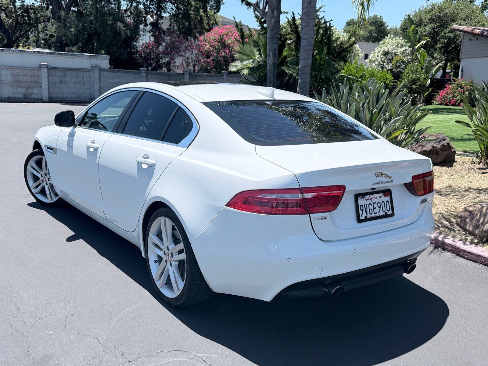 Used 2017 Jaguar XE Prestige AWD/4WD image 3