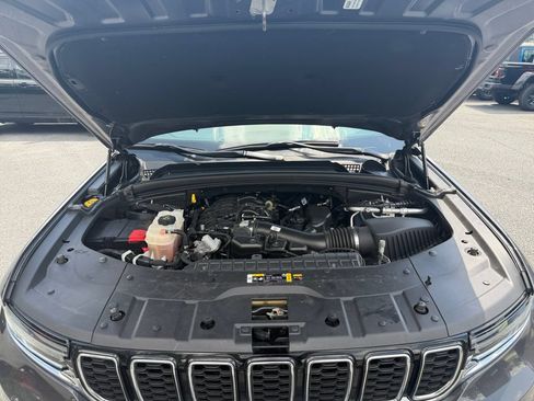 Used 2024 Jeep Grand Cherokee L Limited AWD/4WD image 18