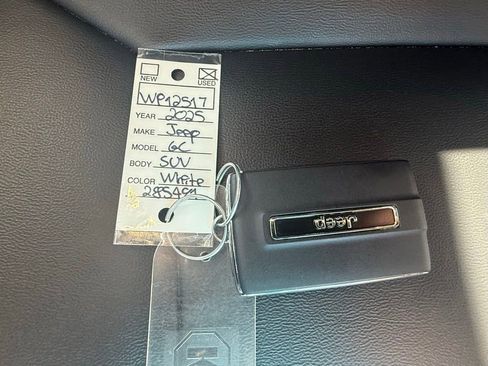 Certified 2025 Jeep Grand Cherokee Limited image 40