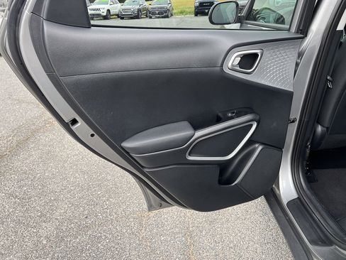 Used 2025 Kia Soul LX w/ LX Technology Package FWD image 20