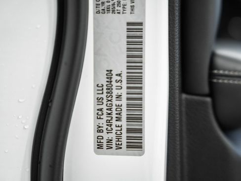 New 2025 Jeep Grand Cherokee L Altitude image 40