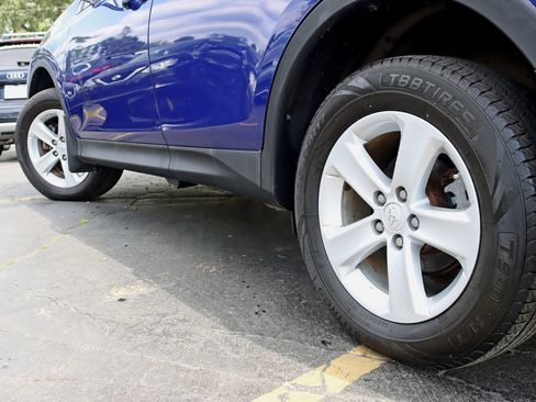Used 2014 Toyota RAV4 XLE AWD/4WD image 14