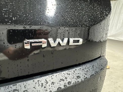 Used 2023 GMC Acadia SLT AWD/4WD image 33