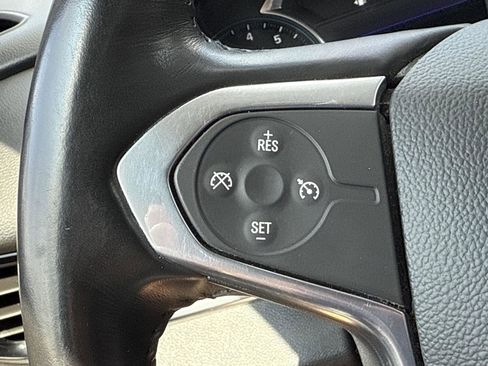 Used 2020 Chevrolet Traverse LT image 19