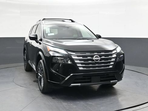 Certified 2026 Nissan Rogue SV FWD image 14