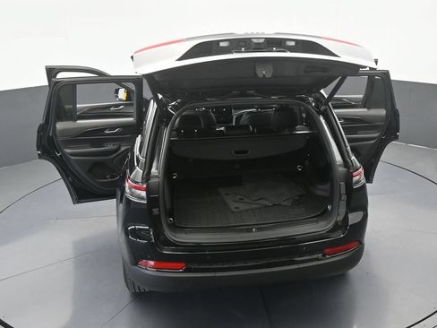 Used 2025 Jeep Grand Cherokee Altitude RWD image 69