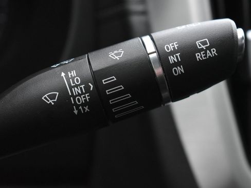 Used 2022 GMC Terrain SLT w/ Tech Package image 25