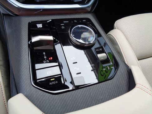 Used 2025 BMW X3 xDrive30i w/ Premium Package image 12