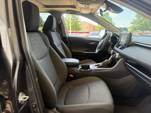 Used 2021 Toyota RAV4 XLE w/ Convenience Package FWD image 30
