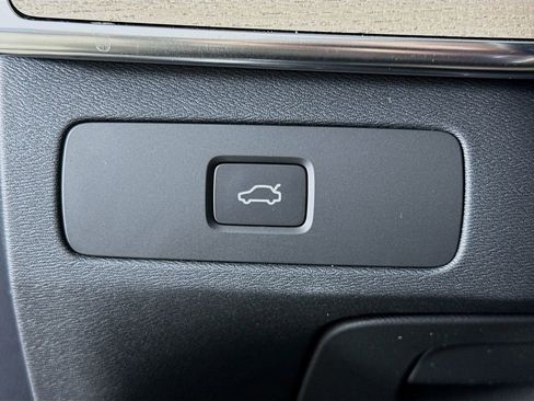 New 2026 Volvo XC90 B5 Plus w/ Protection Package AWD/4WD image 10