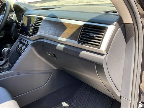 Certified 2022 Volkswagen Atlas SE w/ Panoramic Sunroof Package FWD image 16
