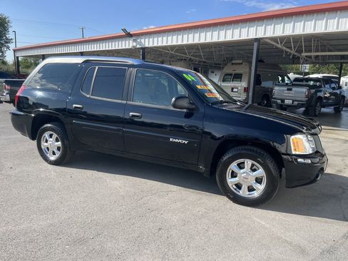 Used 2004 GMC Envoy XUV SLE image 1