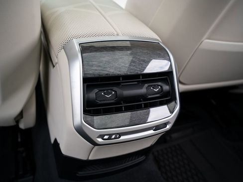Used 2023 BMW 760i xDrive AWD/4WD image 51