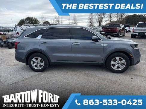 Used 2022 Kia Sorento LX image 5