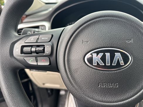 Used 2016 Kia Sorento FWD image 25