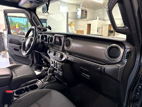 Used 2021 Jeep Gladiator Sport image 46