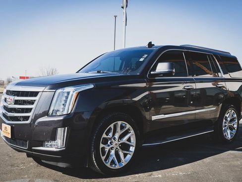 Used 2015 Cadillac Escalade Luxury image 15