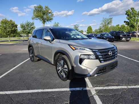Used 2024 Nissan Rogue SL AWD/4WD image 27