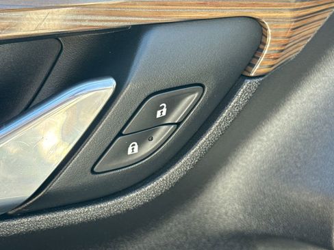 Used 2021 GMC Terrain SLE w/ Driver Convenience Package FWD image 19