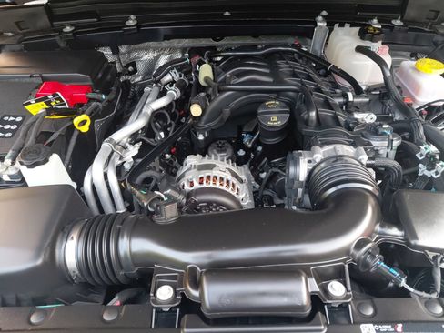 Used 2025 Jeep Wrangler Unlimited Sport AWD/4WD image 25