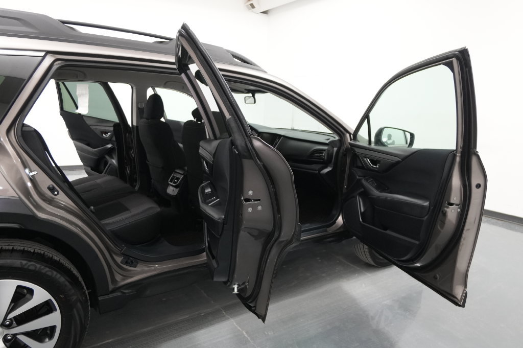 Used 2024 Subaru Outback Premium AWD/4WD image 28