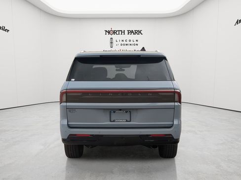 New 2026 Lincoln Navigator L Reserve AWD/4WD image 4