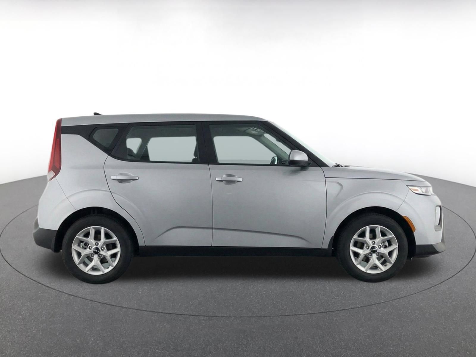 Used 2025 Kia Soul LX w/ LX Technology Package FWD image 11
