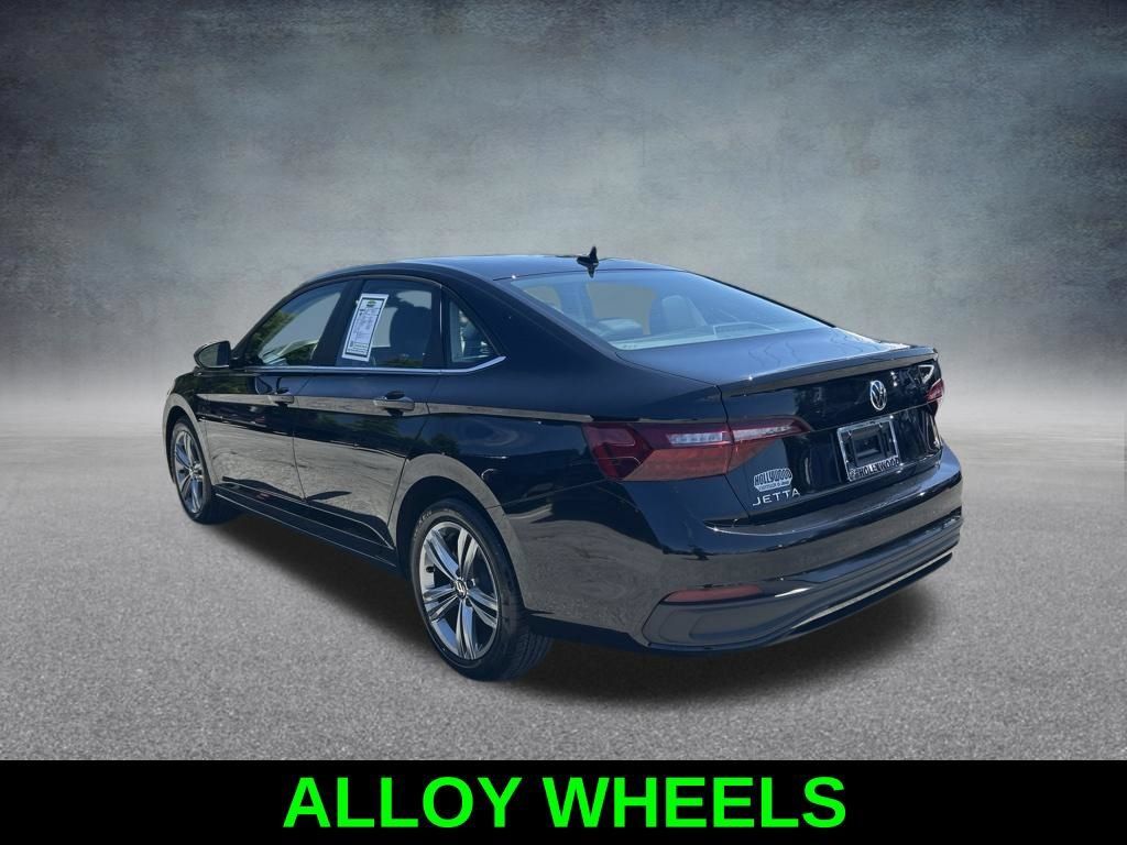 Used 2024 Volkswagen Jetta SE FWD image 7