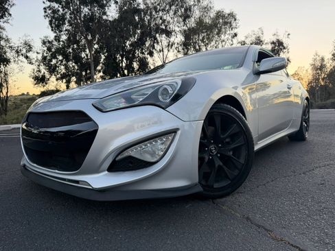 Used 2014 Hyundai Genesis 3.8 image 1