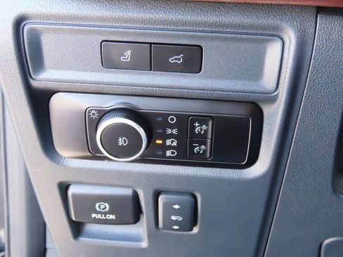 Used 2023 Ford Expedition Limited image 28